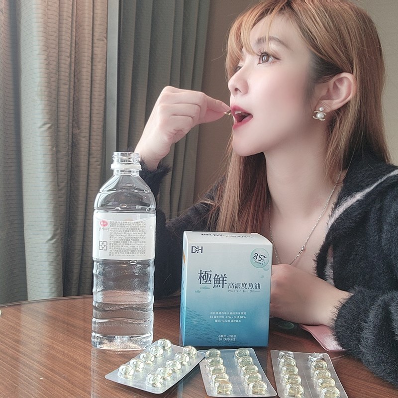 ✨極鮮高濃度魚油-來自挪威的頂級新鮮魚油🐟✨✅提供人體黃金比例 → EPA：DHA = 3：2，SGS檢驗 Omega-3 含量高達94%，業界最低氧化指標✅天然rTG型式，小分子好吸收✅榮獲4大永續認證 → 配額管理、不過度捕撈✅鋁片密封、獨立包裝，維持魚油新鮮度