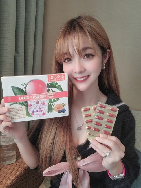 ✨第三代晶速晰-晶亮成分高補給✨長時間使用3C，讓你數位疲勞了嗎❓採用美國臨床葉黃素與玉米黃素黃金比例10:2 ，游離型雙專利好吸收，2粒達30mg : 6mg高補給劑量✅雨生紅球藻蝦紅素，業界高含量8mg❗️✅日本95%高純度透明質酸鈉💦✅雙重花青素-日本專利黑豆x歐洲專利藍莓✅專利素食微藻DHA✅維生素C +維生素E +鋅+硒酵母。全方位的晶亮水潤配方，適合全家大小，給您清晰透徹精彩生活❗️