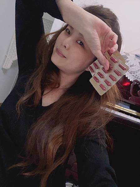 ✨第三代晶速晰-晶亮成分高補給✨長時間使用3C，讓你數位疲勞了嗎❓採用美國臨床葉黃素與玉米黃素黃金比例10:2 ，游離型雙專利好吸收，2粒達30mg : 6mg高補給劑量✅雨生紅球藻蝦紅素，業界高含量8mg❗️✅日本95%高純度透明質酸鈉💦✅雙重花青素-日本專利黑豆x歐洲專利藍莓✅專利素食微藻DHA✅維生素C +維生素E +鋅+硒酵母。全方位的晶亮水潤配方，適合全家大小，給您清晰透徹精彩生活❗️