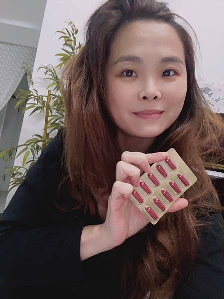 ✨第三代晶速晰-晶亮成分高補給✨長時間使用3C，讓你數位疲勞了嗎❓採用美國臨床葉黃素與玉米黃素黃金比例10:2 ，游離型雙專利好吸收，2粒達30mg : 6mg高補給劑量✅雨生紅球藻蝦紅素，業界高含量8mg❗️✅日本95%高純度透明質酸鈉💦✅雙重花青素-日本專利黑豆x歐洲專利藍莓✅專利素食微藻DHA✅維生素C +維生素E +鋅+硒酵母。全方位的晶亮水潤配方，適合全家大小，給您清晰透徹精彩生活❗️