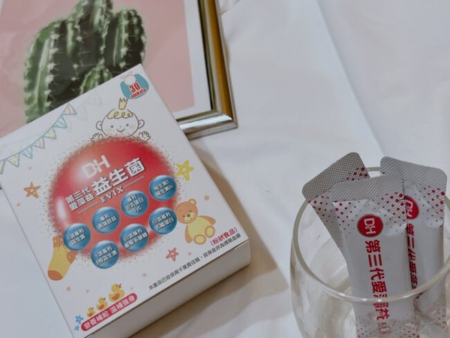 ✨第三代愛藻益-三重防護✨第➊重-築起防護牆-改變細菌叢生態🛡✅五項專利八株益生菌✅五項專利益生質第➋重-增強體力🌞✅陽光維生素D3，2包含高單位800IU✅50項專利葡聚多醣體✅抗氧化-維生素C第❸重-滋補強身💪✅50項專利乳鐵蛋白✅專利初乳蛋白IgG 🥛✅專利燕窩胜肽 ⭐高單位800IU維生素D3 +C+益生菌配方，全家人健康維持的後盾，兒童吃也好安心❤️