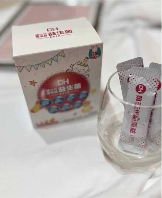 ✨第三代愛藻益-三重防護✨第➊重-築起防護牆-改變細菌叢生態🛡✅五項專利八株益生菌✅五項專利益生質第➋重-增強體力🌞✅陽光維生素D3，2包含高單位800IU✅50項專利葡聚多醣體✅抗氧化-維生素C第❸重-滋補強身💪✅50項專利乳鐵蛋白✅專利初乳蛋白IgG 🥛✅專利燕窩胜肽 ⭐高單位800IU維生素D3 +C+益生菌配方，全家人健康維持的後盾，兒童吃也好安心❤️