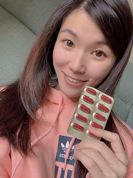 ✨第三代晶速晰-晶亮成分高補給✨長時間使用3C，讓你數位疲勞了嗎❓採用美國臨床葉黃素與玉米黃素黃金比例10:2 ，游離型雙專利好吸收，2粒達30mg : 6mg高補給劑量✅雨生紅球藻蝦紅素，業界高含量8mg❗️✅日本95%高純度透明質酸鈉💦✅雙重花青素-日本專利黑豆x歐洲專利藍莓✅專利素食微藻DHA✅維生素C +維生素E +鋅+硒酵母。全方位的晶亮水潤配方，適合全家大小，給您清晰透徹精彩生活❗️