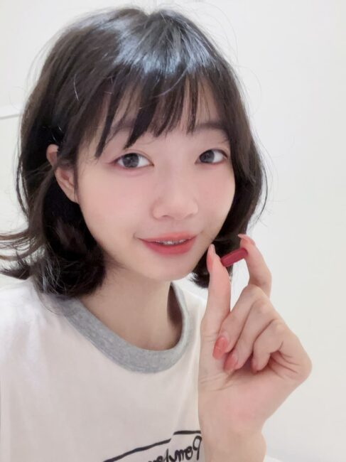 ✨第三代晶速晰-晶亮成分高補給✨長時間使用3C，讓你數位疲勞了嗎❓採用美國臨床葉黃素與玉米黃素黃金比例10:2 ，游離型雙專利好吸收，2粒達30mg : 6mg高補給劑量✅雨生紅球藻蝦紅素，業界高含量8mg❗️✅日本95%高純度透明質酸鈉💦✅雙重花青素-日本專利黑豆x歐洲專利藍莓✅專利素食微藻DHA✅維生素C +維生素E +鋅+硒酵母。全方位的晶亮水潤配方，適合全家大小，給您清晰透徹精彩生活❗️