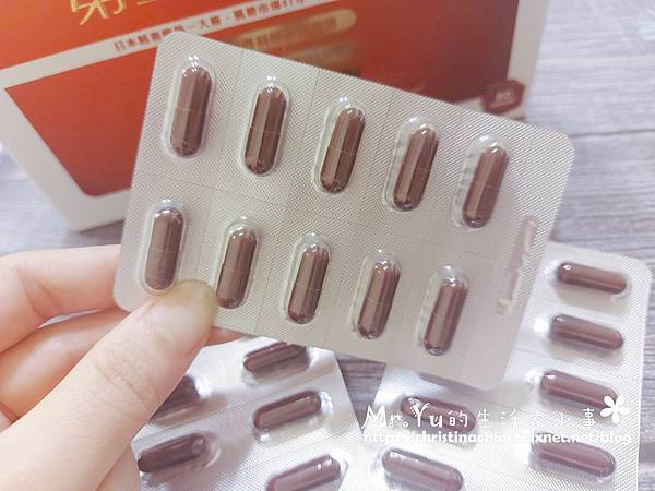 ✨第三代蚓循恆-日本輝龍原廠授權蚓激酶✨日本權威博士48年研究心血，紅蚯蚓萃取專利蚓激酶，活性最高，榮獲獨家24國專利、5大機能性專利，搭配日本輔酶Q10 、專利香檸檬橙、蝦紅素、紅麴，促進新陳代謝、體內環保，循環順暢更勇健！不是只有長輩需要，勞動族、外食族、久坐久站族也非常適合！