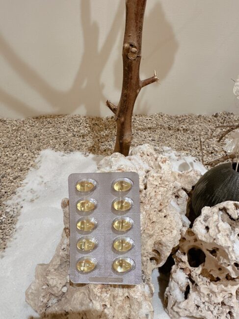 ✨極鮮高濃度魚油-來自挪威的頂級新鮮魚油🐟✨✅提供人體黃金比例 → EPA：DHA = 3：2，SGS檢驗 Omega-3 含量高達94%，業界最低氧化指標✅天然rTG型式，小分子好吸收✅榮獲4大永續認證 → 配額管理、不過度捕撈✅鋁片密封、獨立包裝，維持魚油新鮮度