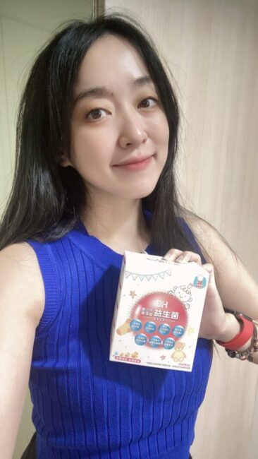 ✨第三代愛藻益-三重防護✨第➊重-築起防護牆-改變細菌叢生態🛡✅五項專利八株益生菌✅五項專利益生質第➋重-增強體力🌞✅陽光維生素D3，2包含高單位800IU✅50項專利葡聚多醣體✅抗氧化-維生素C第❸重-滋補強身💪✅50項專利乳鐵蛋白✅專利初乳蛋白IgG 🥛✅專利燕窩胜肽 ⭐高單位800IU維生素D3 +C+益生菌配方，全家人健康維持的後盾，兒童吃也好安心❤️