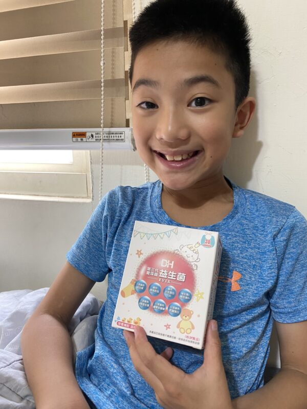 ✨第三代愛藻益-三重防護✨第➊重-築起防護牆-改變細菌叢生態🛡✅五項專利八株益生菌✅五項專利益生質第➋重-增強體力🌞✅陽光維生素D3，2包含高單位800IU✅50項專利葡聚多醣體✅抗氧化-維生素C第❸重-滋補強身💪✅50項專利乳鐵蛋白✅專利初乳蛋白IgG 🥛✅專利燕窩胜肽 ⭐高單位800IU維生素D3 +C+益生菌配方，全家人健康維持的後盾，兒童吃也好安心❤️