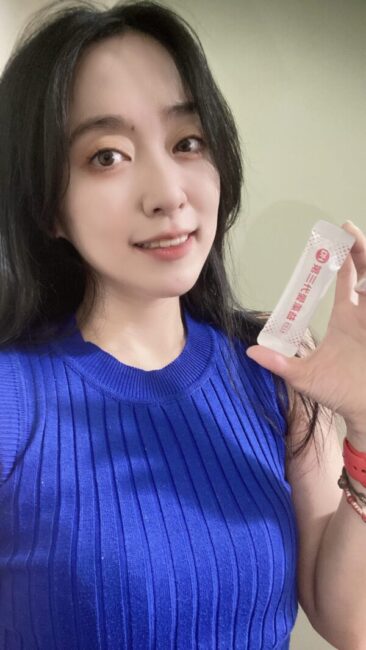 ✨第三代愛藻益-三重防護✨第➊重-築起防護牆-改變細菌叢生態🛡✅五項專利八株益生菌✅五項專利益生質第➋重-增強體力🌞✅陽光維生素D3，2包含高單位800IU✅50項專利葡聚多醣體✅抗氧化-維生素C第❸重-滋補強身💪✅50項專利乳鐵蛋白✅專利初乳蛋白IgG 🥛✅專利燕窩胜肽 ⭐高單位800IU維生素D3 +C+益生菌配方，全家人健康維持的後盾，兒童吃也好安心❤️