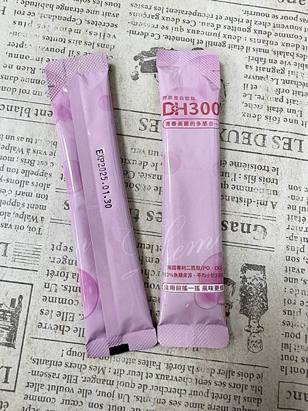 ✨DH300膠原蛋白胜肽-韓國獨家專利二胜肽✨100%魚類來源🐟膠原蛋白胜肽，PO˙OG含量高達50%❗️❗️✅透明公開膠原蛋白分子量300Da🤩✅日本Oricera®玄米神經醯胺，10%高濃度，每包12mg足量添加✅膠原合成關鍵▶️93%高濃度天然維生素C，告別化學合成，100%天然非基改✅穀胱甘肽益生菌-透亮光采，兼具抗氧化作用✅山竹果抽取物淡淡檸檬清新風味，告別膠原蛋白動物腥味！無香料、無色素，每包只有15.4卡，輕卡無負擔！青春美麗多感合一，綻放你的女神光～♥