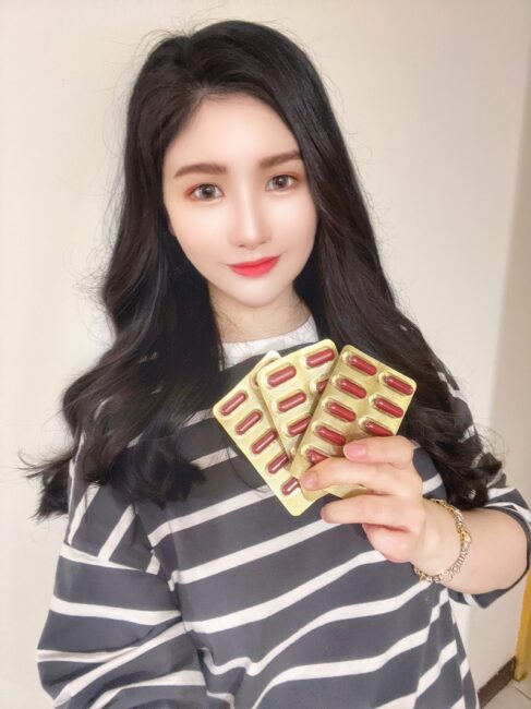 ✨第三代晶速晰-晶亮成分高補給✨長時間使用3C，讓你疲勞了嗎❓採用美國臨床葉黃素與玉米黃素黃金比例10:2 ，游離型雙專利好吸收，2粒達30mg : 6mg高補給劑量✅雨生紅球藻蝦紅素，業界高含量8mg❗️✅日本95%高純度透明質酸鈉💦✅雙重花青素-日本專利黑豆x歐洲專利藍莓✅專利素食微藻DHA✅維生素C +維生素E +鋅+硒酵母。全方位的晶亮水潤配方，適合全家大小，給您清新透徹精彩生活❗️