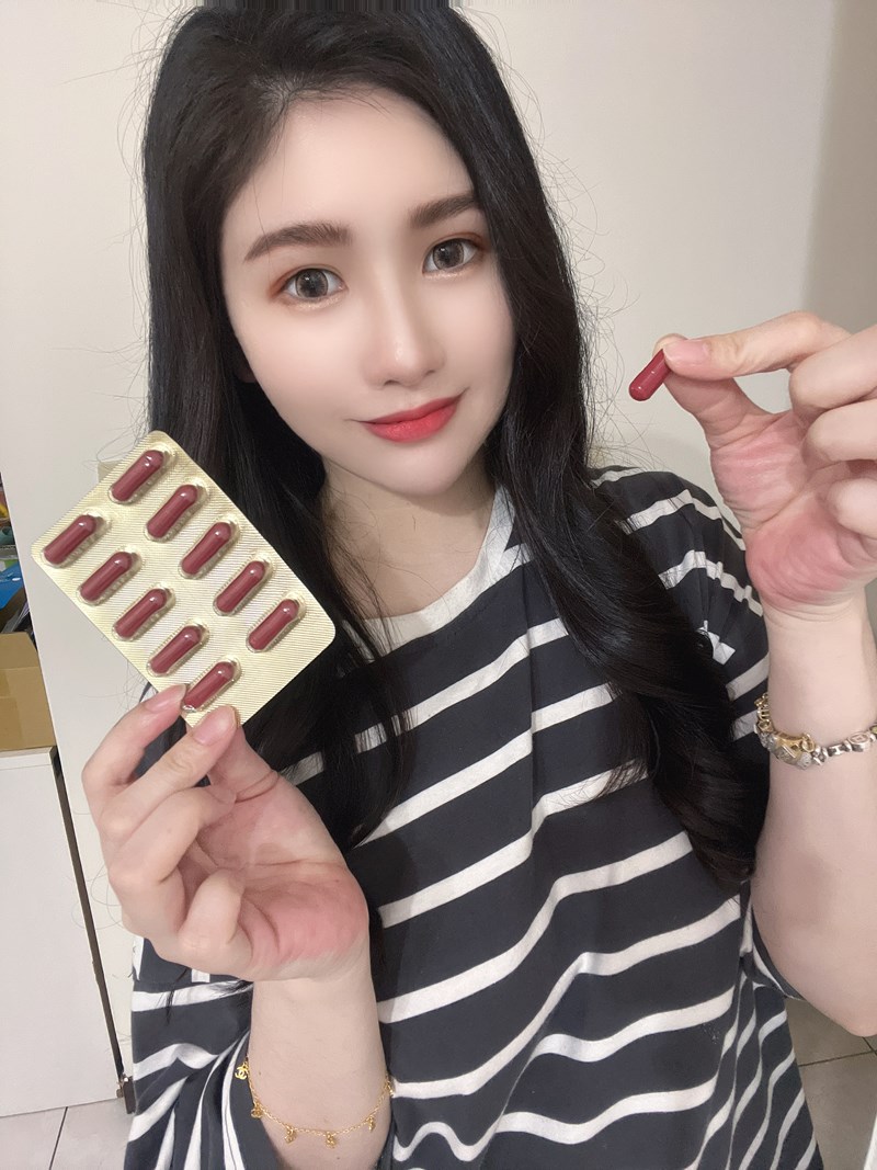 ✨第三代晶速晰-晶亮成分高補給✨長時間使用3C，讓你疲勞了嗎❓採用美國臨床葉黃素與玉米黃素黃金比例10:2 ，游離型雙專利好吸收，2粒達30mg : 6mg高補給劑量✅雨生紅球藻蝦紅素，業界高含量8mg❗️✅日本95%高純度透明質酸鈉💦✅雙重花青素-日本專利黑豆x歐洲專利藍莓✅專利素食微藻DHA✅維生素C +維生素E +鋅+硒酵母。全方位的晶亮水潤配方，適合全家大小，給您清新透徹精彩生活❗️