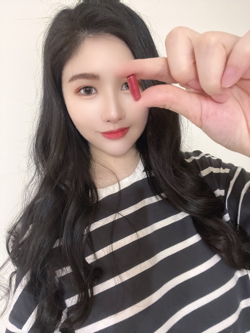 ✨第三代晶速晰-晶亮成分高補給✨長時間使用3C，讓你疲勞了嗎❓採用美國臨床葉黃素與玉米黃素黃金比例10:2 ，游離型雙專利好吸收，2粒達30mg : 6mg高補給劑量✅雨生紅球藻蝦紅素，業界高含量8mg❗️✅日本95%高純度透明質酸鈉💦✅雙重花青素-日本專利黑豆x歐洲專利藍莓✅專利素食微藻DHA✅維生素C +維生素E +鋅+硒酵母。全方位的晶亮水潤配方，適合全家大小，給您清新透徹精彩生活❗️