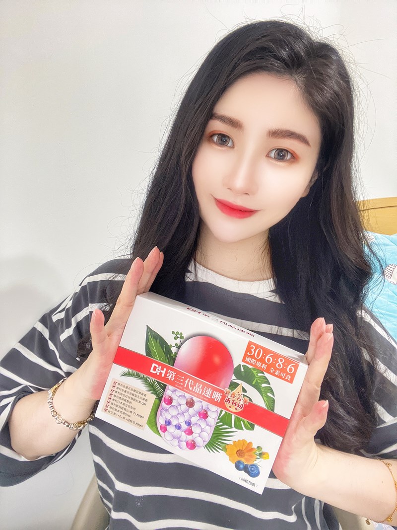 ✨第三代晶速晰-晶亮成分高補給✨長時間使用3C，讓你疲勞了嗎❓採用美國臨床葉黃素與玉米黃素黃金比例10:2 ，游離型雙專利好吸收，2粒達30mg : 6mg高補給劑量✅雨生紅球藻蝦紅素，業界高含量8mg❗️✅日本95%高純度透明質酸鈉💦✅雙重花青素-日本專利黑豆x歐洲專利藍莓✅專利素食微藻DHA✅維生素C +維生素E +鋅+硒酵母。全方位的晶亮水潤配方，適合全家大小，給您清新透徹精彩生活❗️