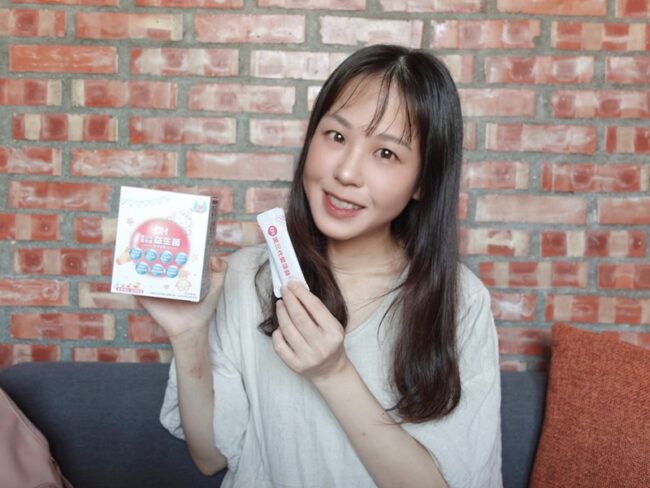 ✨第三代愛藻益-三重防護✨第➊重-築起防護牆-改變細菌叢生態🛡✅五項專利八株益生菌✅五項專利益生質第➋重-增強體力🌞✅陽光維生素D3，2包含高單位800IU✅50項專利葡聚多醣體✅抗氧化-維生素C第❸重-滋補強身💪✅50項專利乳鐵蛋白✅專利初乳蛋白IgG 🥛✅專利燕窩胜肽 ⭐高單位800IU維生素D3 +C+益生菌配方，全家人健康維持的後盾，兒童吃也好安心❤️