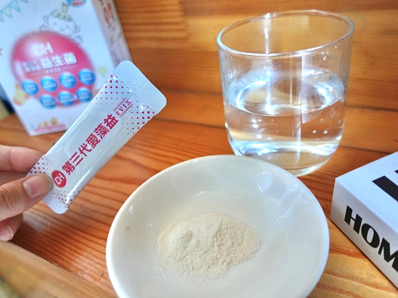 ✨第三代愛藻益-三重防護✨第➊重-築起防護牆-改變細菌叢生態🛡✅五項專利八株益生菌✅五項專利益生質第➋重-增強體力🌞✅陽光維生素D3，2包含高單位800IU✅50項專利葡聚多醣體✅抗氧化-維生素C第❸重-滋補強身💪✅50項專利乳鐵蛋白✅專利初乳蛋白IgG 🥛✅專利燕窩胜肽 ⭐高單位800IU維生素D3 +C+益生菌配方，全家人健康維持的後盾，兒童吃也好安心❤️