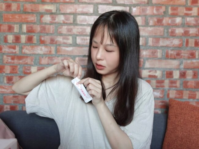 ✨第三代愛藻益-三重防護✨第➊重-築起防護牆-改變細菌叢生態🛡✅五項專利八株益生菌✅五項專利益生質第➋重-增強體力🌞✅陽光維生素D3，2包含高單位800IU✅50項專利葡聚多醣體✅抗氧化-維生素C第❸重-滋補強身💪✅50項專利乳鐵蛋白✅專利初乳蛋白IgG 🥛✅專利燕窩胜肽 ⭐高單位800IU維生素D3 +C+益生菌配方，全家人健康維持的後盾，兒童吃也好安心❤️