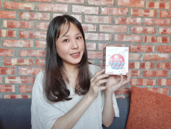 ✨第三代愛藻益-三重防護✨第➊重-築起防護牆-改變細菌叢生態🛡✅五項專利八株益生菌✅五項專利益生質第➋重-增強體力🌞✅陽光維生素D3，2包含高單位800IU✅50項專利葡聚多醣體✅抗氧化-維生素C第❸重-滋補強身💪✅50項專利乳鐵蛋白✅專利初乳蛋白IgG 🥛✅專利燕窩胜肽 ⭐高單位800IU維生素D3 +C+益生菌配方，全家人健康維持的後盾，兒童吃也好安心❤️