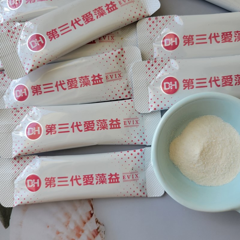 ✨第三代愛藻益-三重防護✨第➊重-築起防護牆-改變細菌叢生態🛡✅五項專利八株益生菌✅五項專利益生質第➋重-增強體力🌞✅陽光維生素D3，2包含高單位800IU✅50項專利葡聚多醣體✅抗氧化-維生素C第❸重-滋補強身💪✅50項專利乳鐵蛋白✅專利初乳蛋白IgG 🥛✅專利燕窩胜肽 ⭐高單位800IU維生素D3 +C+益生菌配方，全家人健康維持的後盾，兒童吃也好安心❤️