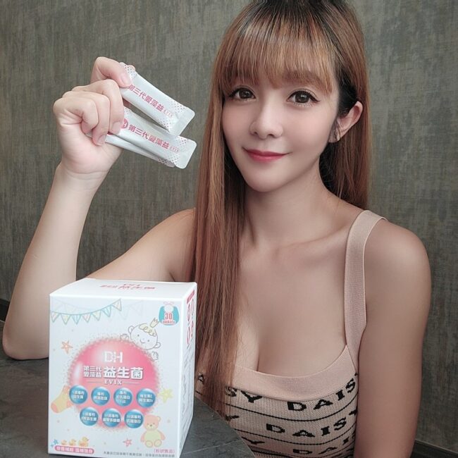 ✨第三代愛藻益-三重防護✨第➊重-築起防護牆-改變細菌叢生態🛡✅五項專利八株益生菌✅五項專利益生質第➋重-增強體力🌞✅陽光維生素D3，2包含高單位800IU✅50項專利葡聚多醣體✅抗氧化-維生素C第❸重-滋補強身💪✅50項專利乳鐵蛋白✅專利初乳蛋白IgG 🥛✅專利燕窩胜肽 ⭐高單位800IU維生素D3 +C+益生菌配方，全家人健康維持的後盾，兒童吃也好安心❤️