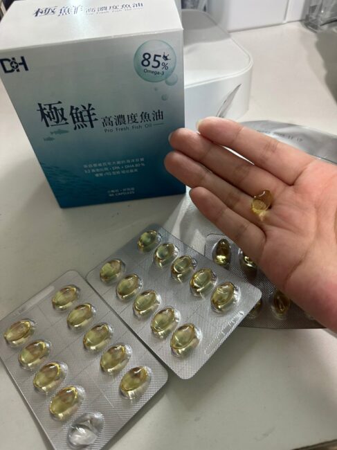 ✨高濃度魚油-來自挪威的頂級新鮮魚油🐟✨✅提供人體黃金比例 → EPA：DHA = 3：2，SGS檢驗 Omega-3 含量高達94%，業界最低氧化指標✅天然rTG型式，小分子好吸收✅榮獲4大永續認證 → 配額管理、不過度捕撈✅鋁片密封、獨立包裝，維持魚油新鮮度