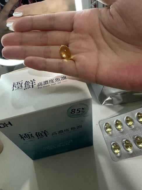 ✨高濃度魚油-來自挪威的頂級新鮮魚油🐟✨✅提供人體黃金比例 → EPA：DHA = 3：2，SGS檢驗 Omega-3 含量高達94%，業界最低氧化指標✅天然rTG型式，小分子好吸收✅榮獲4大永續認證 → 配額管理、不過度捕撈✅鋁片密封、獨立包裝，維持魚油新鮮度
