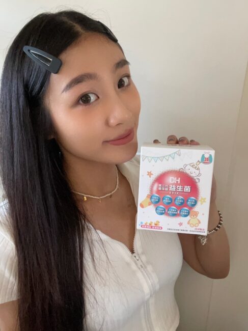 ✨第三代愛藻益-三重防護✨第➊重-築起防護牆-改變細菌叢生態🛡✅五項專利八株益生菌✅五項專利益生質第➋重-增強體力🌞✅陽光維生素D3，2包含高單位800IU✅50項專利葡聚多醣體✅抗氧化-維生素C第❸重-滋補強身💪✅50項專利乳鐵蛋白✅專利初乳蛋白IgG 🥛✅專利燕窩胜肽 ⭐高單位800IU維生素D3 +C+益生菌配方，全家人健康維持的後盾，兒童吃也好安心❤️