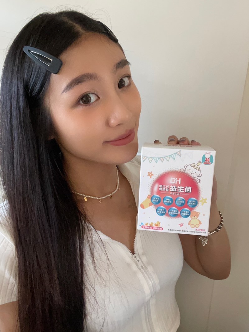 ✨第三代愛藻益-三重防護✨第➊重-築起防護牆-改變細菌叢生態🛡✅五項專利八株益生菌✅五項專利益生質第➋重-增強體力🌞✅陽光維生素D3，2包含高單位800IU✅50項專利葡聚多醣體✅抗氧化-維生素C第❸重-滋補強身💪✅50項專利乳鐵蛋白✅專利初乳蛋白IgG 🥛✅專利燕窩胜肽 ⭐高單位800IU維生素D3 +C+益生菌配方，全家人健康維持的後盾，兒童吃也好安心❤️